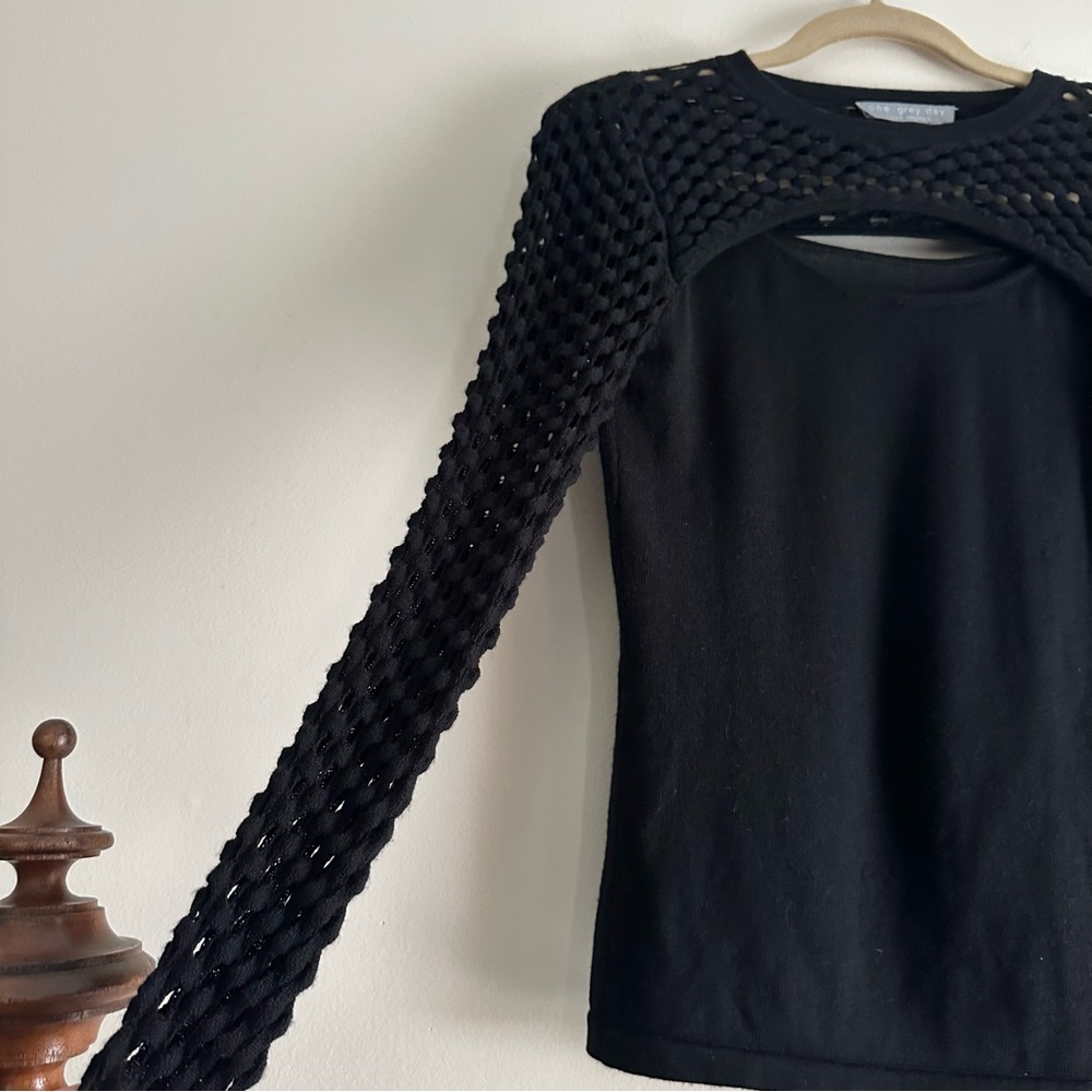 one grey day • 100% Wool Netted Peekaboo Top - Picture 2 of 8
